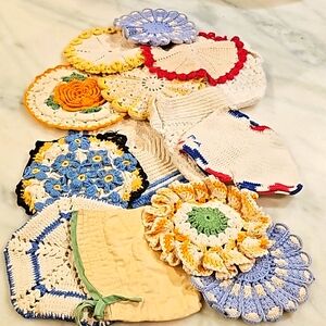 Vintage crocheted pot holders lot of (14)